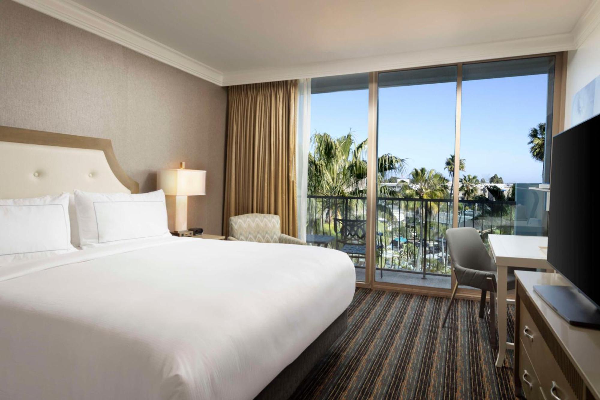 Doubletree By Hilton San Diego Bayside Exterior photo
