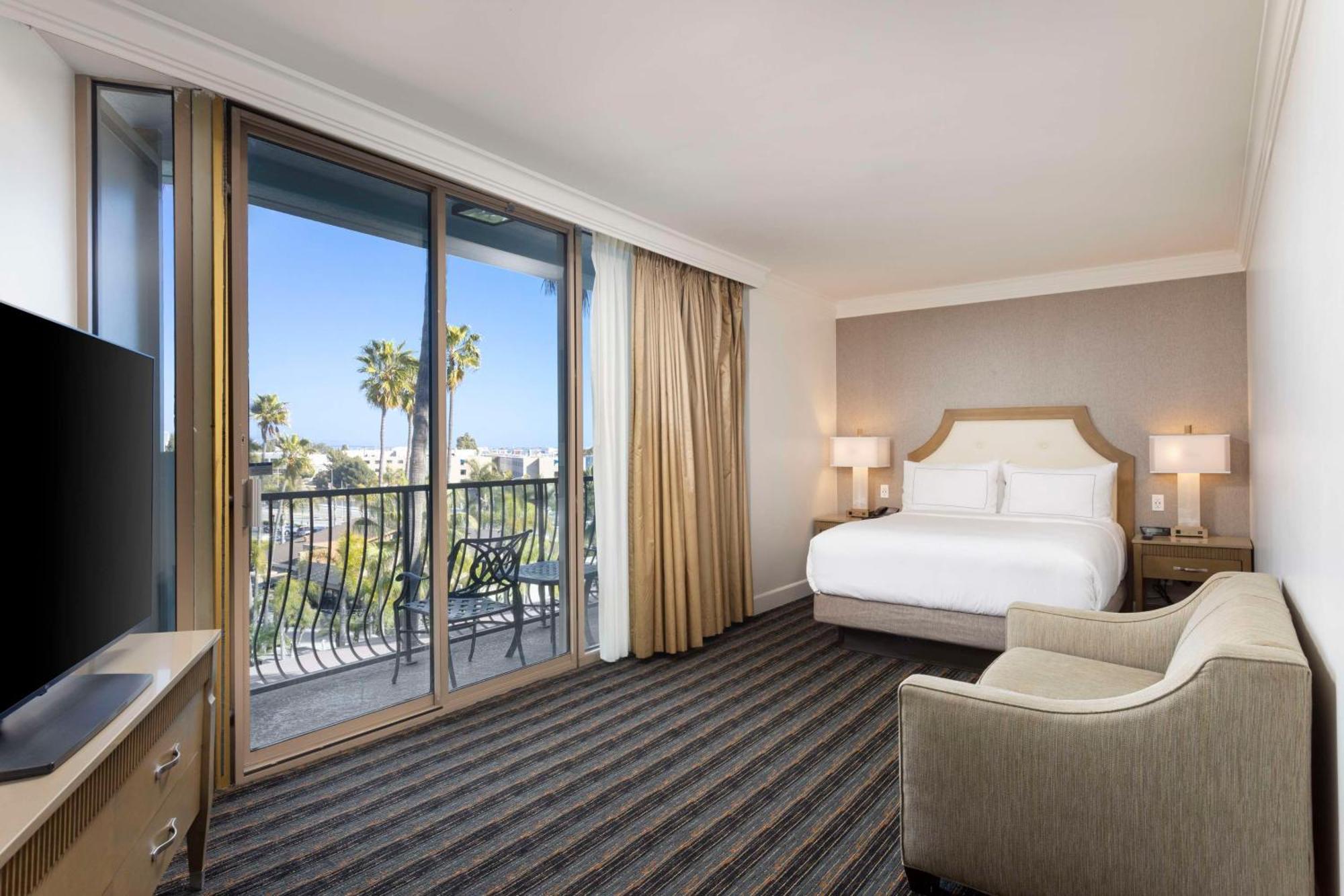 Doubletree By Hilton San Diego Bayside Exterior photo
